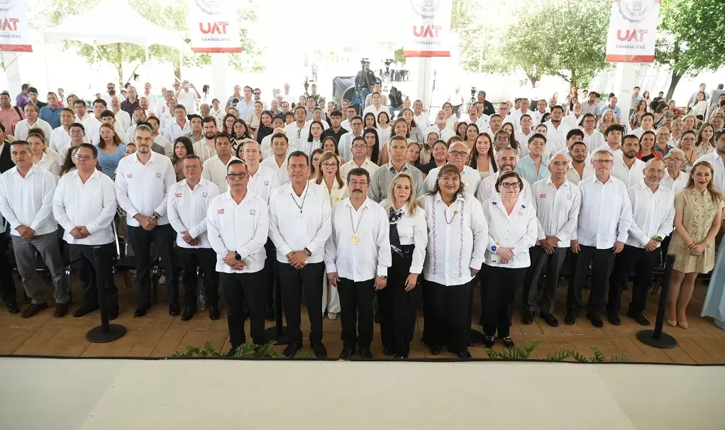 En homenaje solemne reconoce la UAT trayectoria de 215 docentes