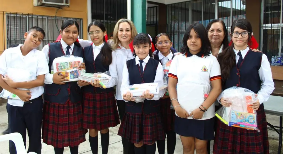 Entrega Familia UAT útiles escolares a niñez vulnerable con la colecta “Impulsando Corazones”