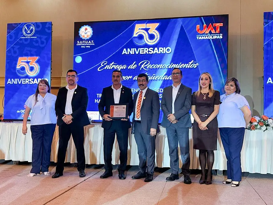Reconoce Dámaso Anaya a trabajadores universitarios en el 53 Aniversario del SUTUAT